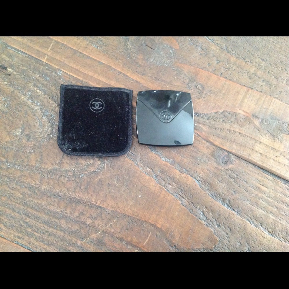 Chanel facial toning/firming device